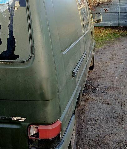Фольксваген Transporter, объемом двигателя 24 л и пробегом 300 тыс. км за 3400 $, фото 1 на Automoto.ua