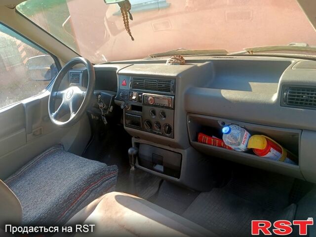 Фольксваген Transporter, объемом двигателя 2 л и пробегом 300 тыс. км за 3200 $, фото 2 на Automoto.ua