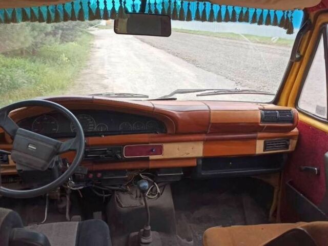 Жовтий Фольксваген Transporter, об'ємом двигуна 1.6 л та пробігом 200 тис. км за 1800 $, фото 4 на Automoto.ua