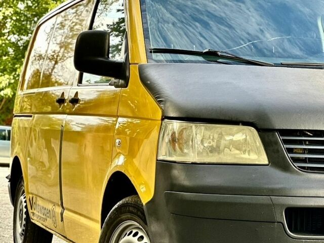Желтый Фольксваген Transporter, объемом двигателя 2 л и пробегом 294 тыс. км за 6800 $, фото 3 на Automoto.ua