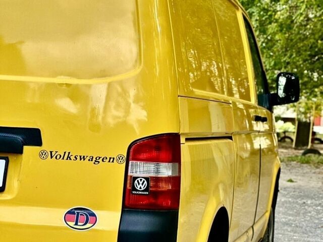 Желтый Фольксваген Transporter, объемом двигателя 2 л и пробегом 294 тыс. км за 6800 $, фото 14 на Automoto.ua