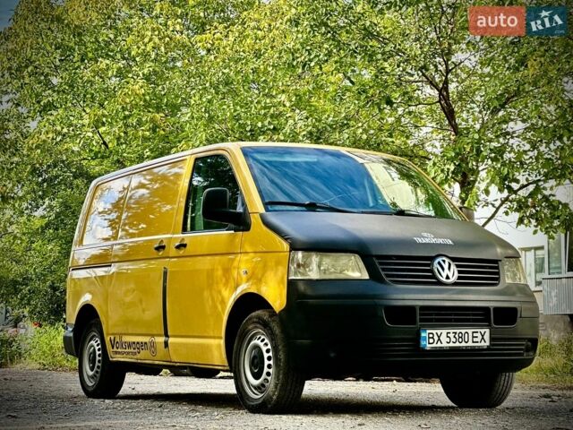Желтый Фольксваген Transporter, объемом двигателя 2 л и пробегом 294 тыс. км за 6800 $, фото 1 на Automoto.ua