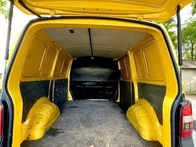 Желтый Фольксваген Transporter, объемом двигателя 2 л и пробегом 294 тыс. км за 6800 $, фото 38 на Automoto.ua