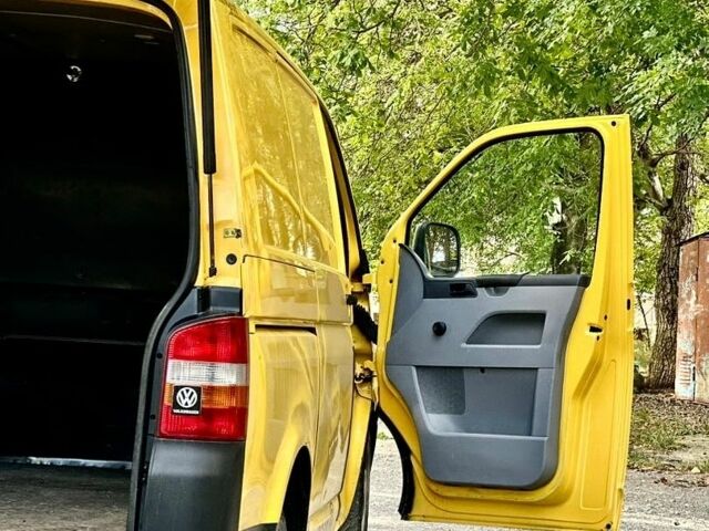 Желтый Фольксваген Transporter, объемом двигателя 2 л и пробегом 294 тыс. км за 6800 $, фото 42 на Automoto.ua