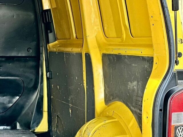 Желтый Фольксваген Transporter, объемом двигателя 2 л и пробегом 294 тыс. км за 6800 $, фото 44 на Automoto.ua
