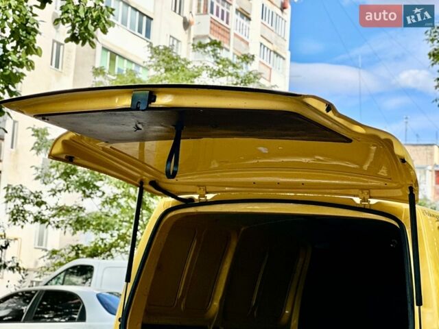 Желтый Фольксваген Transporter, объемом двигателя 2 л и пробегом 294 тыс. км за 6800 $, фото 40 на Automoto.ua