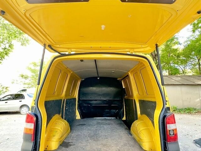 Желтый Фольксваген Transporter, объемом двигателя 2 л и пробегом 294 тыс. км за 6800 $, фото 39 на Automoto.ua