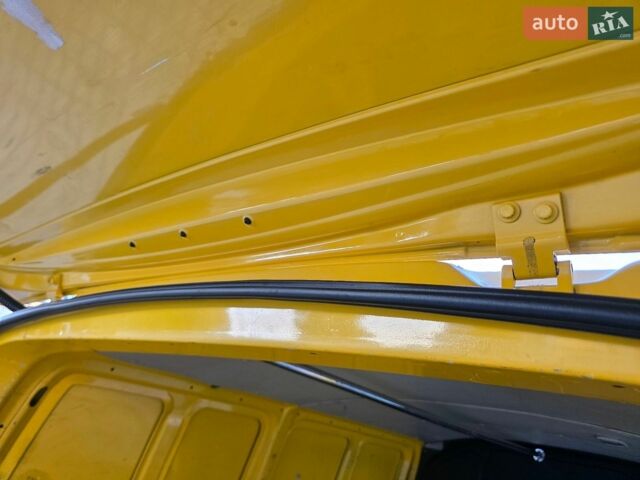 Желтый Фольксваген Transporter, объемом двигателя 2 л и пробегом 293 тыс. км за 5777 $, фото 32 на Automoto.ua