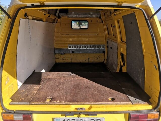 Желтый Фольксваген Transporter, объемом двигателя 1.6 л и пробегом 584 тыс. км за 1500 $, фото 12 на Automoto.ua