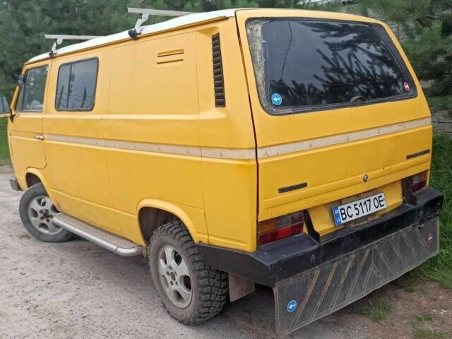 Желтый Фольксваген Transporter, объемом двигателя 1.6 л и пробегом 200 тыс. км за 1600 $, фото 1 на Automoto.ua