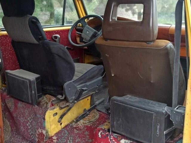 Желтый Фольксваген Transporter, объемом двигателя 1.6 л и пробегом 200 тыс. км за 1600 $, фото 8 на Automoto.ua