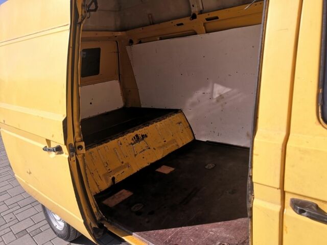 Желтый Фольксваген Transporter, объемом двигателя 1.6 л и пробегом 584 тыс. км за 1500 $, фото 11 на Automoto.ua