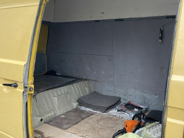Желтый Фольксваген Transporter, объемом двигателя 1.7 л и пробегом 280 тыс. км за 2800 $, фото 5 на Automoto.ua