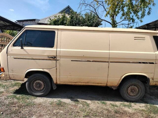Желтый Фольксваген Transporter, объемом двигателя 1.7 л и пробегом 999 тыс. км за 1700 $, фото 4 на Automoto.ua