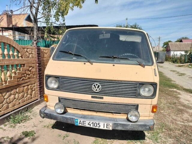 Желтый Фольксваген Transporter, объемом двигателя 1.7 л и пробегом 999 тыс. км за 1700 $, фото 2 на Automoto.ua