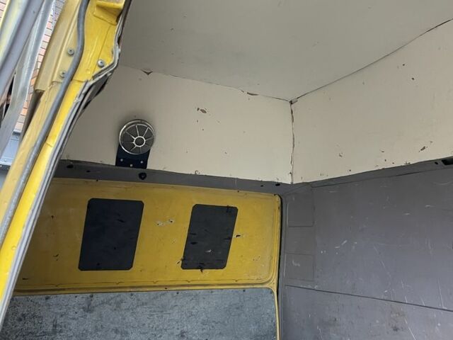 Желтый Фольксваген Transporter, объемом двигателя 1.7 л и пробегом 280 тыс. км за 2800 $, фото 6 на Automoto.ua