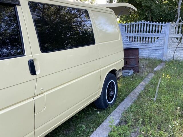 Желтый Фольксваген Transporter, объемом двигателя 1.9 л и пробегом 300 тыс. км за 3800 $, фото 11 на Automoto.ua