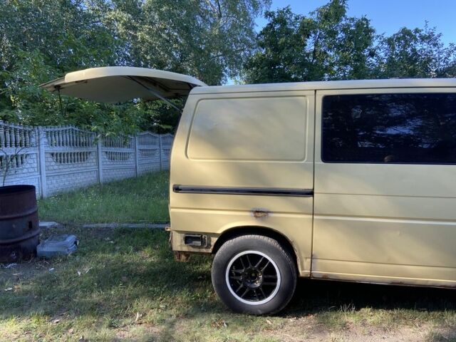 Желтый Фольксваген Transporter, объемом двигателя 1.9 л и пробегом 300 тыс. км за 3800 $, фото 9 на Automoto.ua