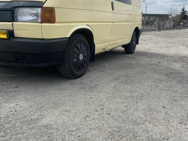 Желтый Фольксваген Transporter, объемом двигателя 1.9 л и пробегом 300 тыс. км за 3800 $, фото 3 на Automoto.ua