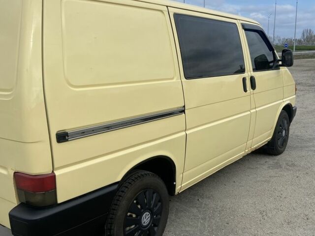 Желтый Фольксваген Transporter, объемом двигателя 1.9 л и пробегом 300 тыс. км за 3800 $, фото 7 на Automoto.ua