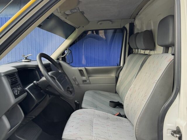 Желтый Фольксваген Transporter, объемом двигателя 1.9 л и пробегом 320 тыс. км за 8600 $, фото 6 на Automoto.ua