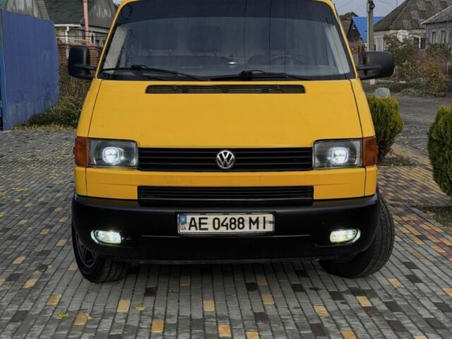 Желтый Фольксваген Transporter, объемом двигателя 1.9 л и пробегом 320 тыс. км за 8600 $, фото 1 на Automoto.ua