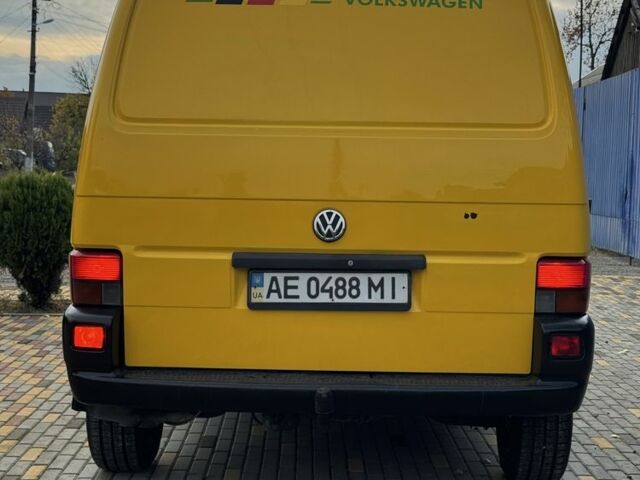 Желтый Фольксваген Transporter, объемом двигателя 1.9 л и пробегом 320 тыс. км за 8600 $, фото 2 на Automoto.ua