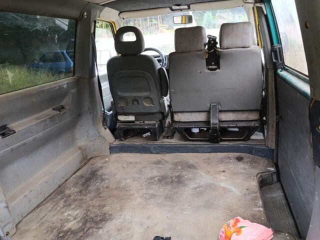 Желтый Фольксваген Transporter, объемом двигателя 1.9 л и пробегом 180 тыс. км за 4000 $, фото 4 на Automoto.ua