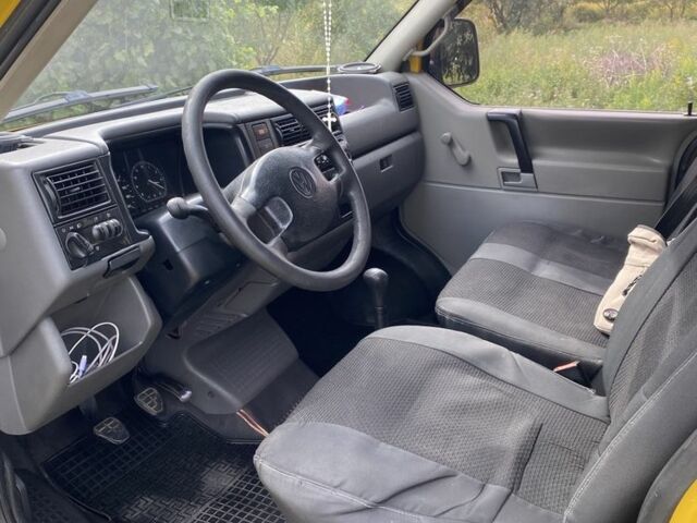 Желтый Фольксваген Transporter, объемом двигателя 1.9 л и пробегом 270 тыс. км за 2800 $, фото 4 на Automoto.ua