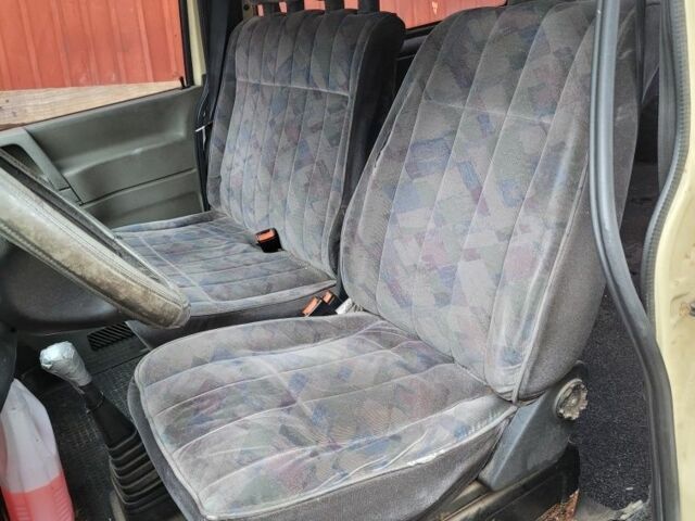 Жовтий Фольксваген Transporter, об'ємом двигуна 2.4 л та пробігом 45 тис. км за 2000 $, фото 3 на Automoto.ua