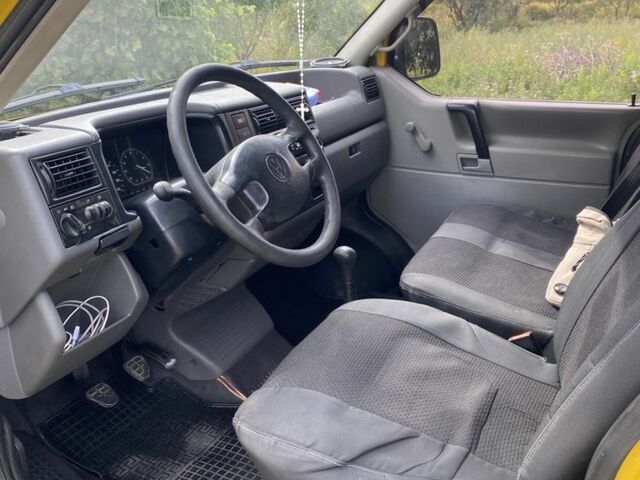 Желтый Фольксваген Transporter, объемом двигателя 0 л и пробегом 267 тыс. км за 3500 $, фото 4 на Automoto.ua
