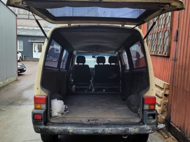 Жовтий Фольксваген Transporter, об'ємом двигуна 2.4 л та пробігом 45 тис. км за 2000 $, фото 5 на Automoto.ua