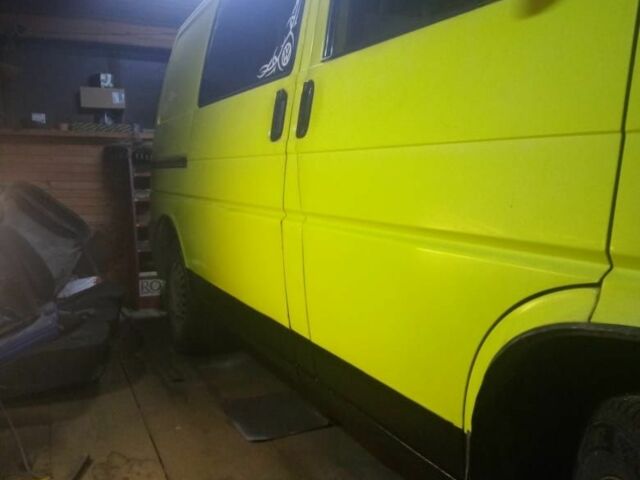 Желтый Фольксваген Transporter, объемом двигателя 1.9 л и пробегом 400 тыс. км за 4100 $, фото 10 на Automoto.ua