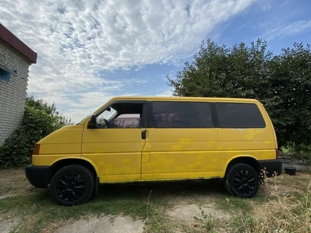Желтый Фольксваген Transporter, объемом двигателя 0 л и пробегом 267 тыс. км за 3500 $, фото 1 на Automoto.ua