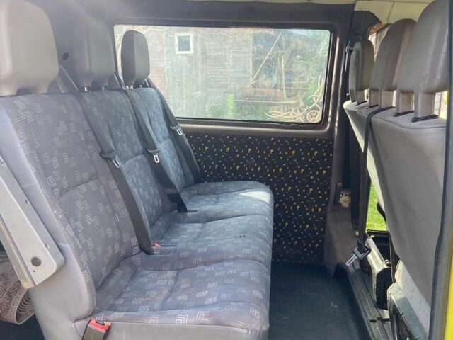 Желтый Фольксваген Transporter, объемом двигателя 1.9 л и пробегом 400 тыс. км за 4100 $, фото 4 на Automoto.ua