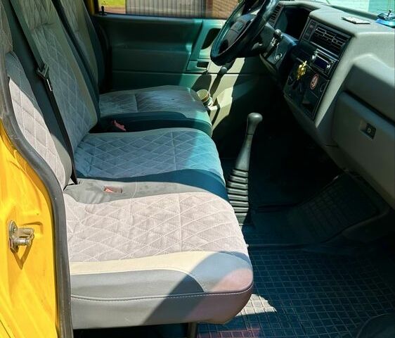 Жовтий Фольксваген Transporter, об'ємом двигуна 1.9 л та пробігом 409 тис. км за 5000 $, фото 5 на Automoto.ua