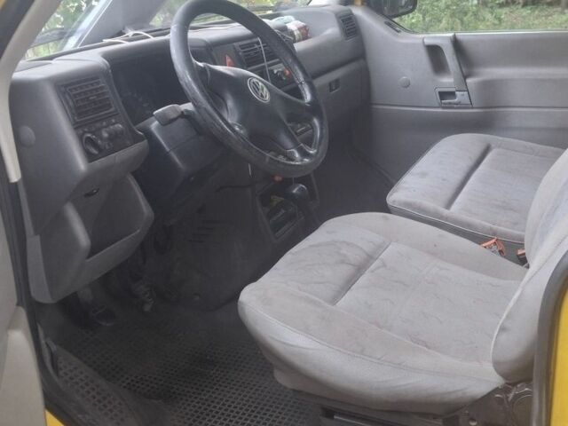 Жовтий Фольксваген Transporter, об'ємом двигуна 2.5 л та пробігом 500 тис. км за 3200 $, фото 2 на Automoto.ua