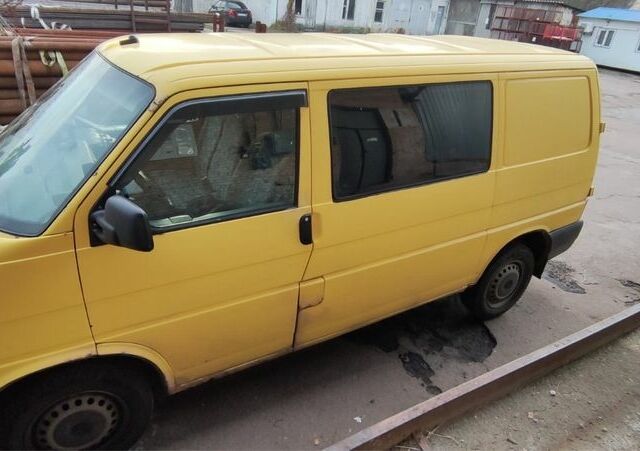 Желтый Фольксваген Transporter, объемом двигателя 2.5 л и пробегом 450 тыс. км за 5000 $, фото 4 на Automoto.ua