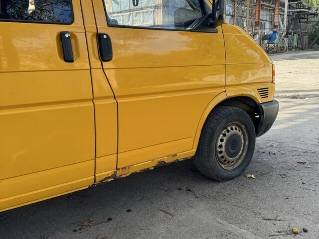 Жовтий Фольксваген Transporter, об'ємом двигуна 2.4 л та пробігом 450 тис. км за 4000 $, фото 3 на Automoto.ua