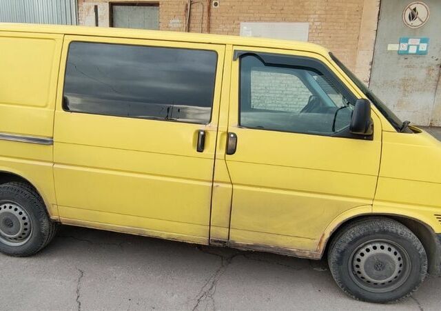 Желтый Фольксваген Transporter, объемом двигателя 2.5 л и пробегом 450 тыс. км за 5000 $, фото 2 на Automoto.ua