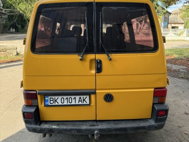 Жовтий Фольксваген Transporter, об'ємом двигуна 2.4 л та пробігом 450 тис. км за 4000 $, фото 1 на Automoto.ua