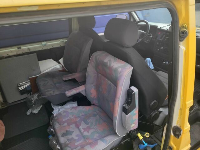 Желтый Фольксваген Transporter, объемом двигателя 2.5 л и пробегом 445 тыс. км за 5500 $, фото 10 на Automoto.ua