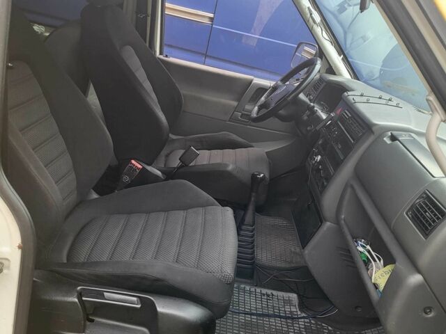 Желтый Фольксваген Transporter, объемом двигателя 2.5 л и пробегом 445 тыс. км за 5500 $, фото 6 на Automoto.ua