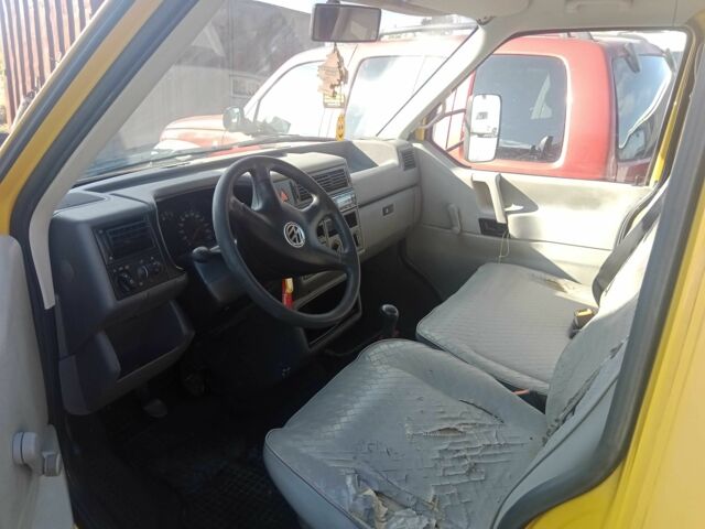 Желтый Фольксваген Transporter, объемом двигателя 2.5 л и пробегом 400 тыс. км за 4328 $, фото 3 на Automoto.ua