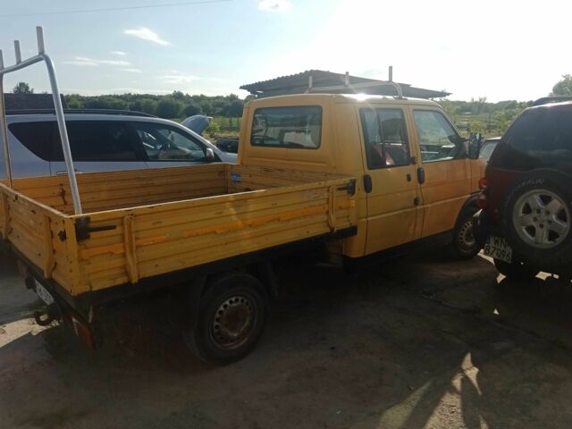 Желтый Фольксваген Transporter, объемом двигателя 2.5 л и пробегом 400 тыс. км за 4328 $, фото 1 на Automoto.ua