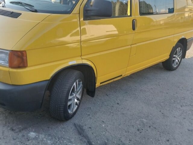 Желтый Фольксваген Transporter, объемом двигателя 2.5 л и пробегом 380 тыс. км за 7000 $, фото 1 на Automoto.ua