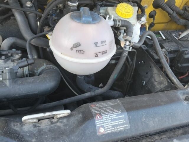 Желтый Фольксваген Transporter, объемом двигателя 2.5 л и пробегом 380 тыс. км за 7000 $, фото 6 на Automoto.ua