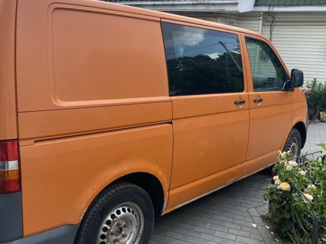 Желтый Фольксваген Transporter, объемом двигателя 2.5 л и пробегом 245 тыс. км за 7115 $, фото 1 на Automoto.ua