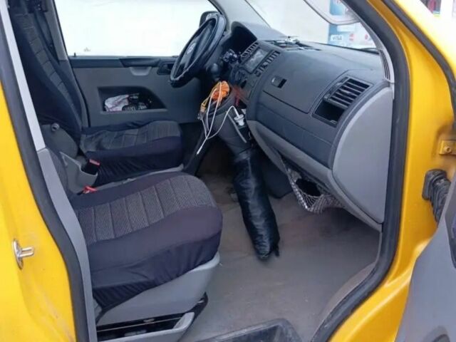 Желтый Фольксваген Transporter, объемом двигателя 1.9 л и пробегом 480 тыс. км за 5500 $, фото 5 на Automoto.ua