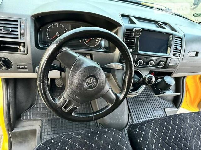 Желтый Фольксваген Transporter, объемом двигателя 1.98 л и пробегом 318 тыс. км за 8999 $, фото 1 на Automoto.ua